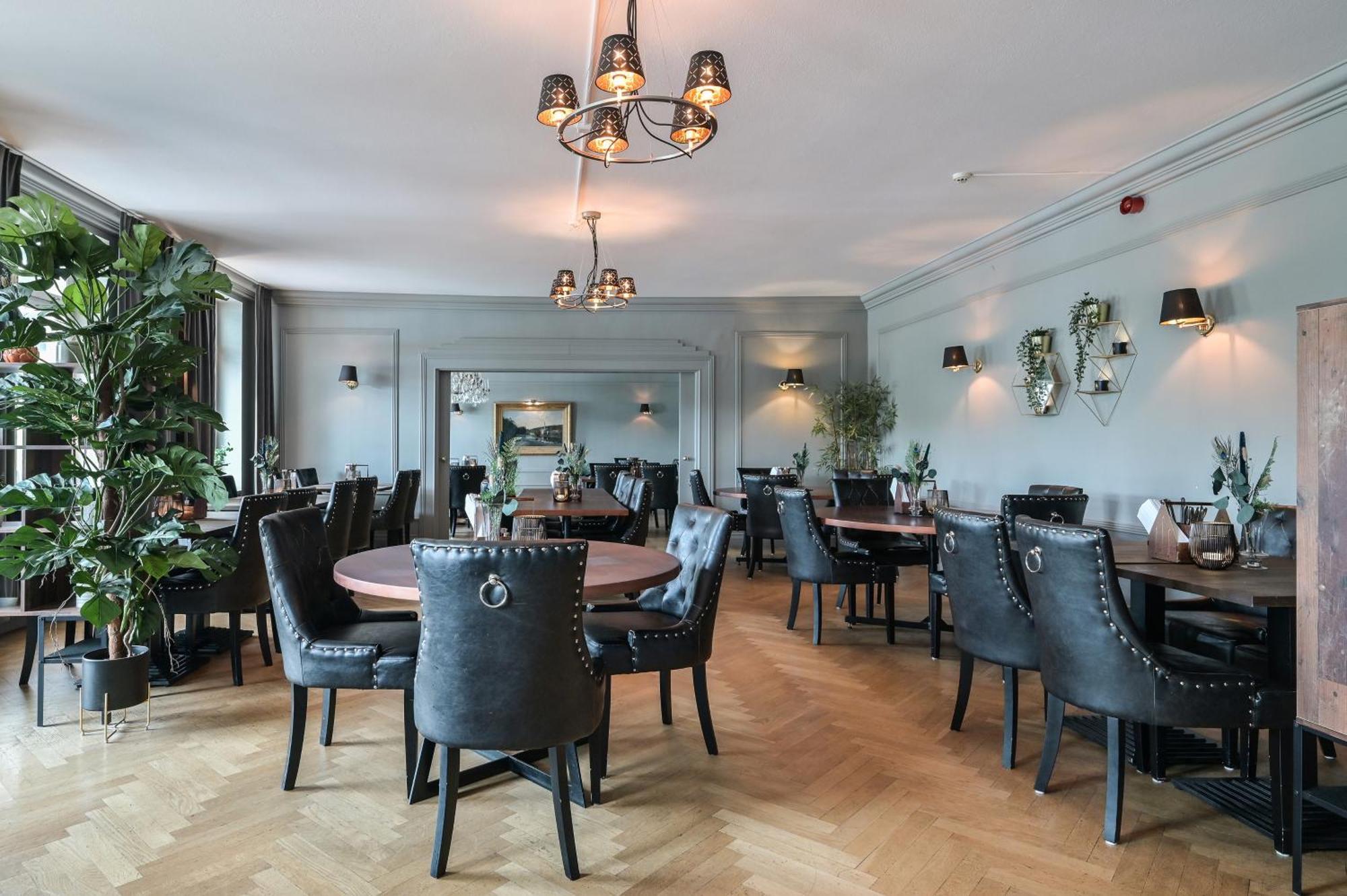 Asby Hotell Hallstahammar Buitenkant foto